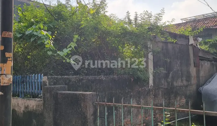 Sold Below NJOP, Almost 50% Off: Old House in Petojo Selatan