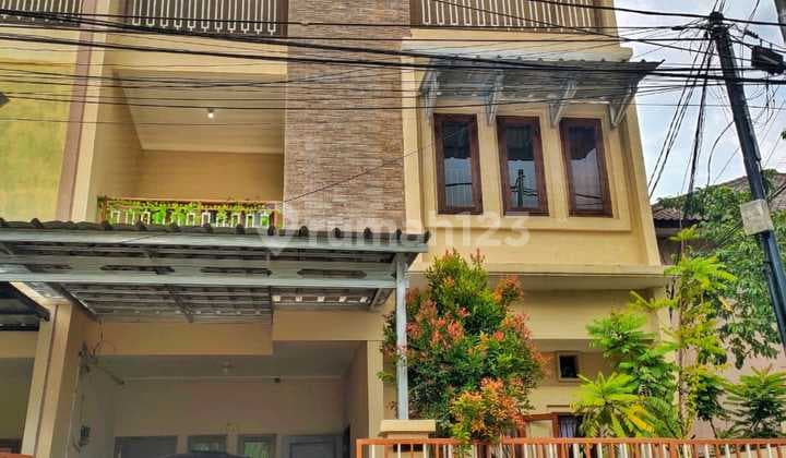 Disewakan Rumah Bagus 2 Lantai Siap Huni di Condet