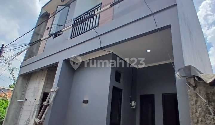 Turun Harga, Rumah 2 Lantai Bagus SHM di Condet