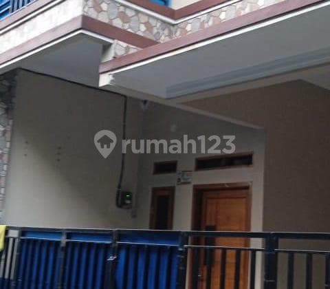 Dijual Rumah 2Lantai Bagus Siap Huni Akses Mobil di Condet