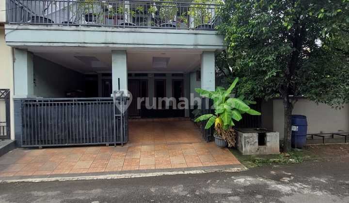 Rumah Second Terawat 2 Lantai di Pusat Kota Bekasi Selatan Bagus