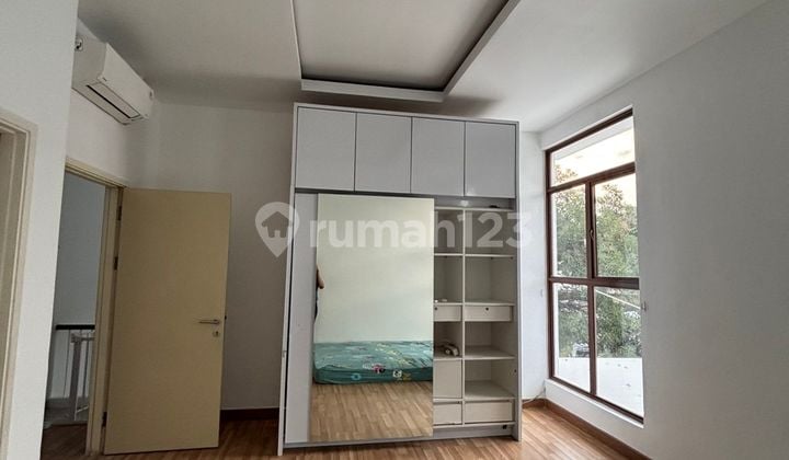 Dijual Cepat Rumah 2 Lantai Semi Furnished di Cluster Wisteria. Jgc, Cakung, 015