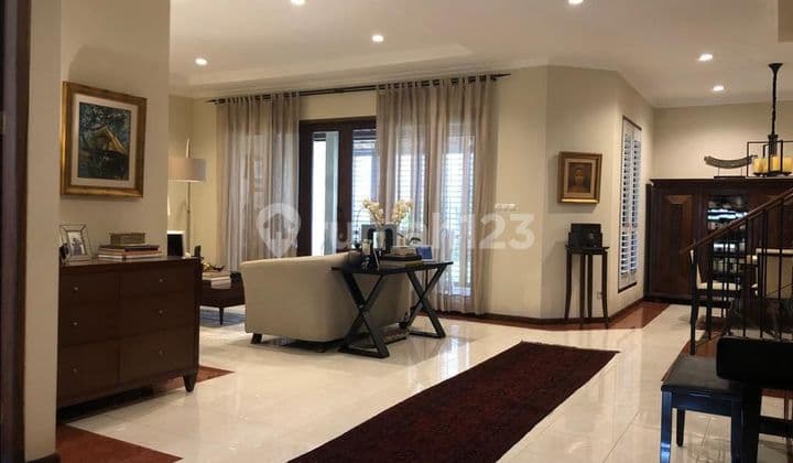 Rumah Tropikal modern cantik di Senayan Bintaro hadap Timur