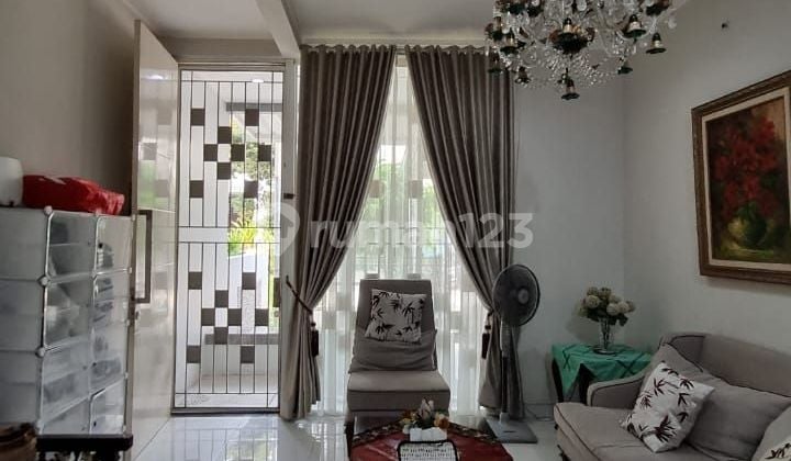 Rumah asri dan terawat di discovery residence bintaro jaya