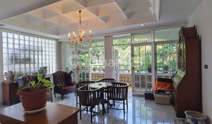 Rumah Cantik Terawat di Kebayoran Baru Jakarta Selatan