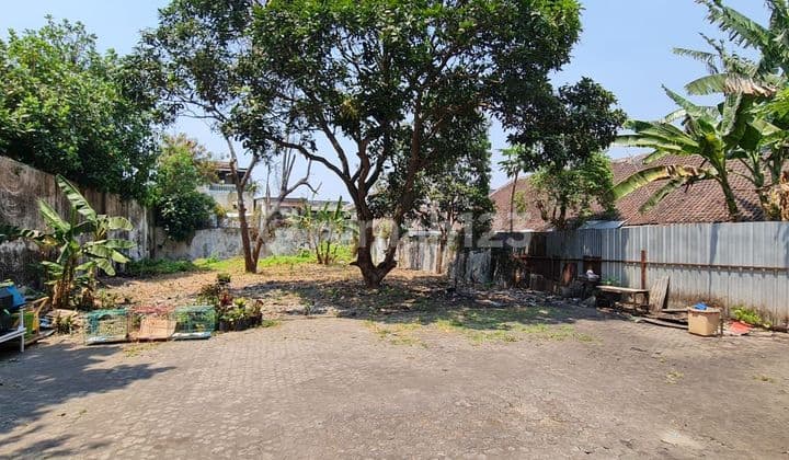 DIJUAL Tanah dan Bangunan 2 Lantai, di Jend. Basuki Rahmat, Malang
