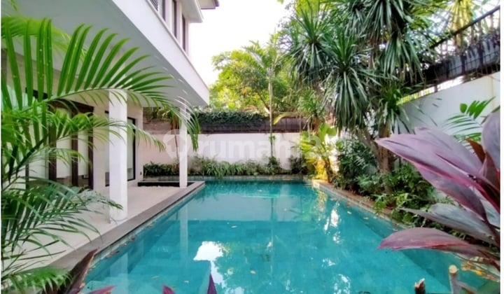 Rumah 2 Lantai Ada Swimming Pool Di Kemang