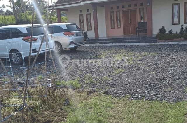 Dijual Villa dan kebun luas di Sukabumi area tenang videw sawah