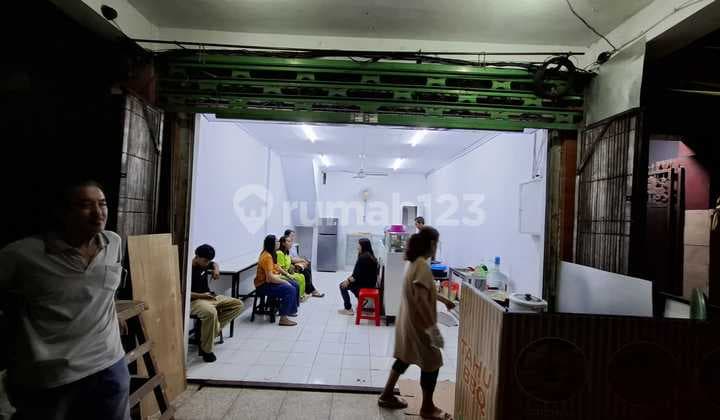 Quick Lease 2-Story Shophouse in Denpasar Area, Commercial Zone