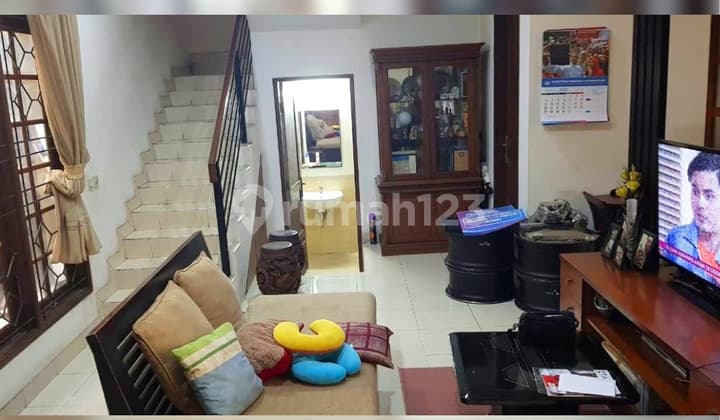 Di Jual Rumah Siap Huni di Versailes BSD