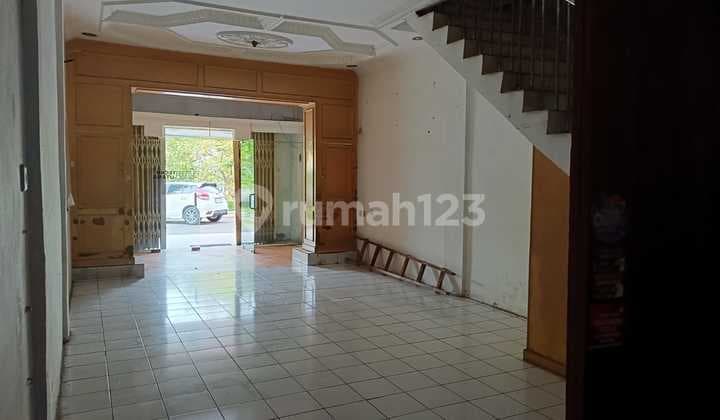 Disewakan Cepat Ruko Siap Pakai 2,5 Lantai Hadap Jalan Raya Modernland
