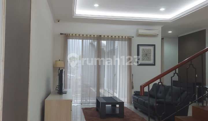 Dijual Rumah Semi Furnished Bagus di Greenwich BSD