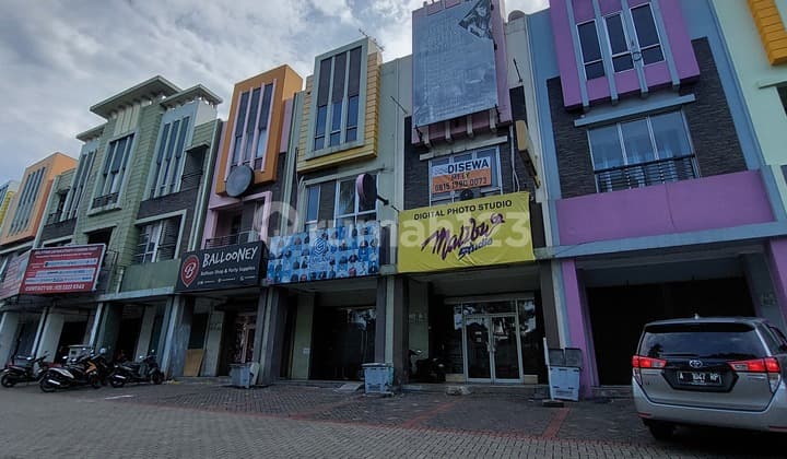 For Quick and Cheap Rent: Front Row Flourite Shophouse Facing Gading Serpong Main Road