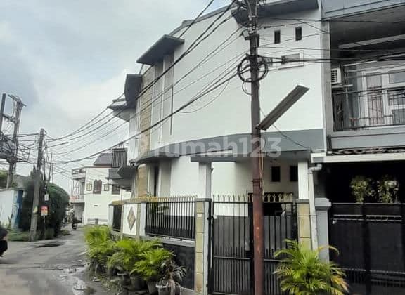 Dijual Rumah Modern Minimalis Strategis Main Road di Larangan Ciledug Tangerang