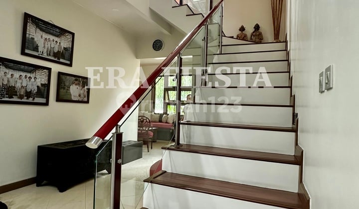 Dijual Cepat Rumah Cantik & Lokasi Depan Taman Fasum Luas dan Rindang di Kencana Loka Bsd