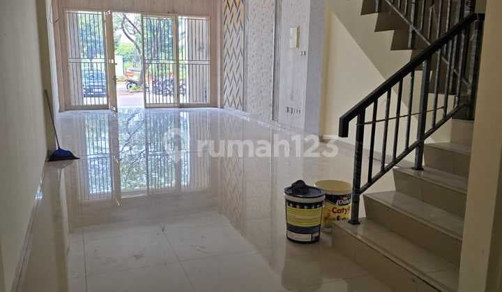 Disewakan Ruko Siap Pakai 4 Lantai di Green Lake City Jakarta Barat