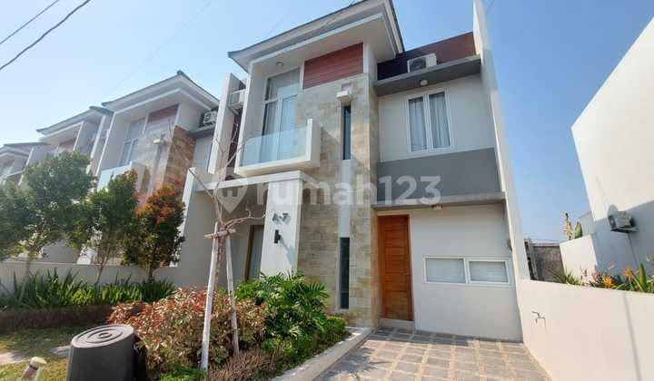 Dijual Rumah Minimalis Modern, Siap Huni, Fully Furnished, 2 Lantai, Shm, Dalam Cluster, Dekat Kota Yogyakarta