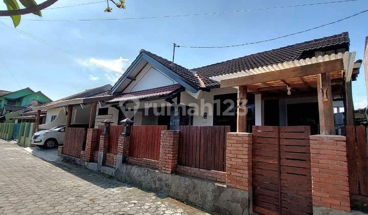 Rumah Klasik Tropis Mix Kayu Glugu, Dalam Ringroad Di Perumahan Sorowajan Yogyakarta