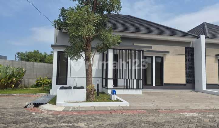 Disewakan Rumah 1 Lantai, Baru, Dalam Perumahan,Siap Huni, Carport bisa 2 Mobil, di Candi Gebang, Condong Catur, Yogyakarta