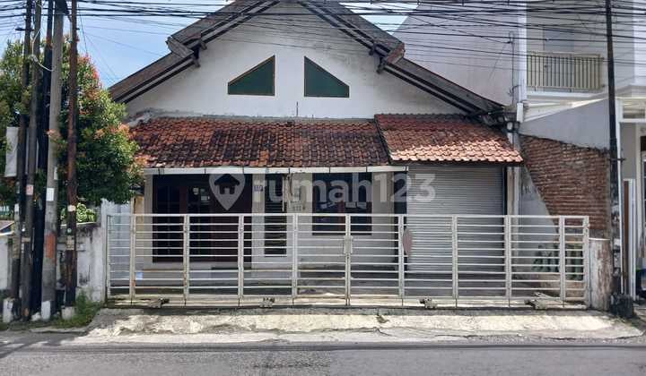 Disewakan Rumah 1 Lantai, Hook, Strategis, Pinggir Jalan Utama Papasan Mobil, Cocok untuk Rumah Tinggal, Kantor di Condong Catur Yogyakarta