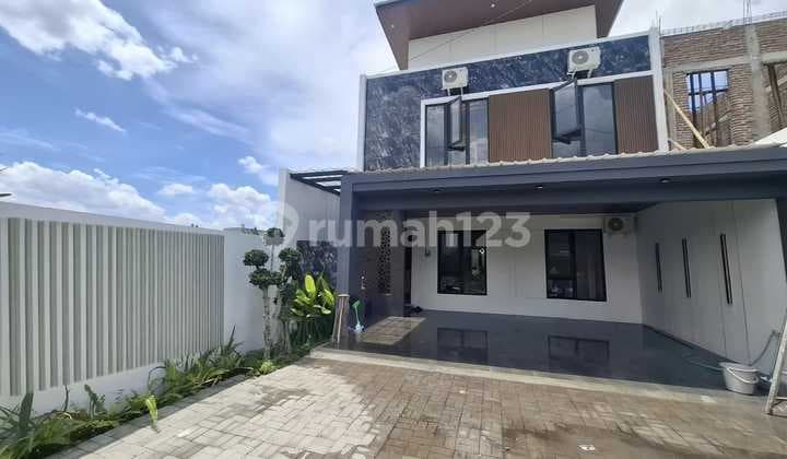 Dijual Rumah 2 Lantai, Baru, Full Furnished , Dalam Cluster di Wedomartani Yogyakarta