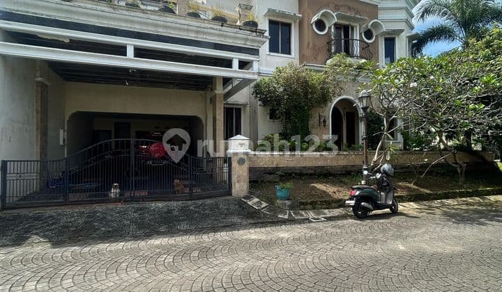 FOR SALE FAST......2-STORY LUXURY HOOK HOUSE IN THE ELITE RESIDENTIAL AREA CASA GRANDE MAGUWOHARJO DEPOK SLEMAN