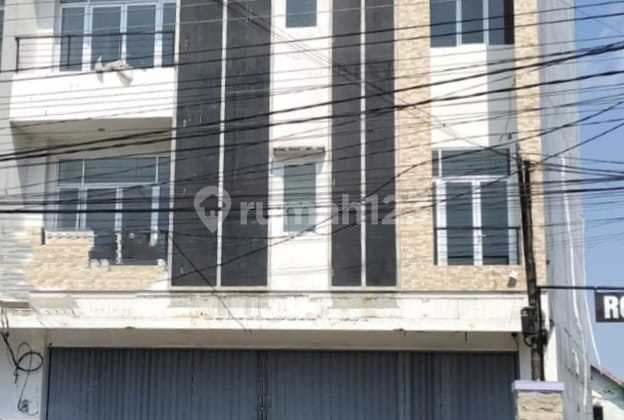 Disewakan Ruang Usaha Gedung 3 Lantai, Siap Huni, Strategis, Mangku Jalan Utama di Yogyakarta