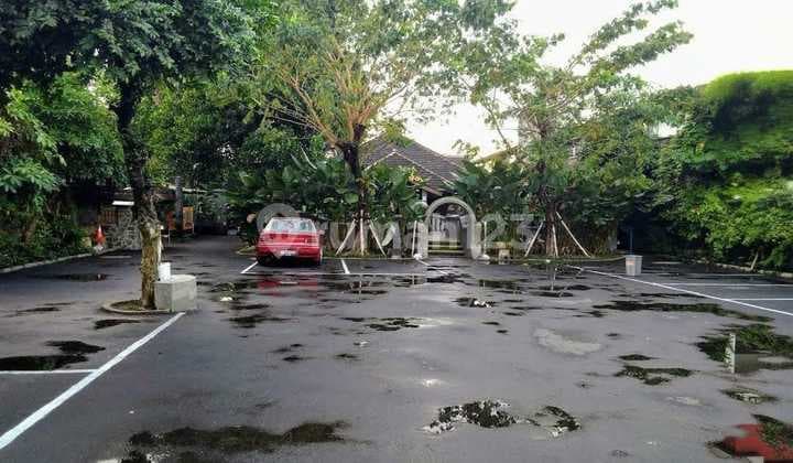 Dijual Tanah dan Bangunan Masih Bagus, Lokasi Premium Area Perbankan, Perkantoran dan Showroom, di Mlati Yogyakarta