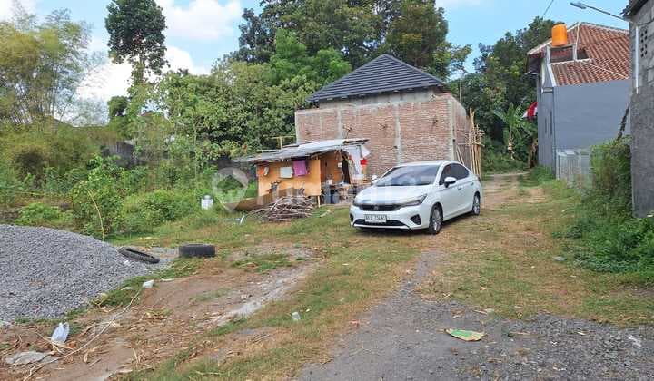 Land for Sale with Area of 190 m² and 200 m², 2 Certificates, Can be Bought Partially or Entirely, Suitable for Residence in Sambiroto Purwomartani Yogyakarta