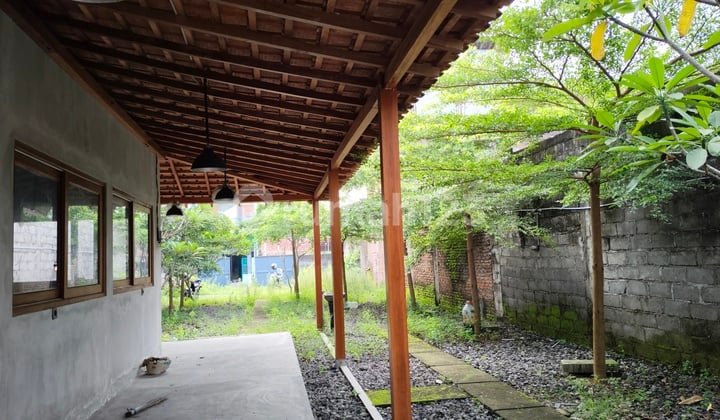 Turun Harga ........ Disewakan Ruang Usaha, Cocok Untuk Cafe, Kuliner Di Jombor Yogyakarta