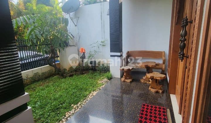 Rumah di Cempaka Putih 2 Lantai SHM Bagus Barat Laut