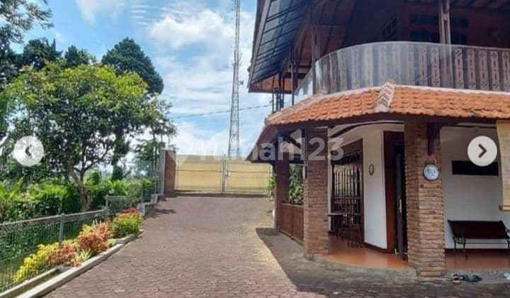Rumah Villa di Lembang Bandung 3 Lantai SHM Bagus