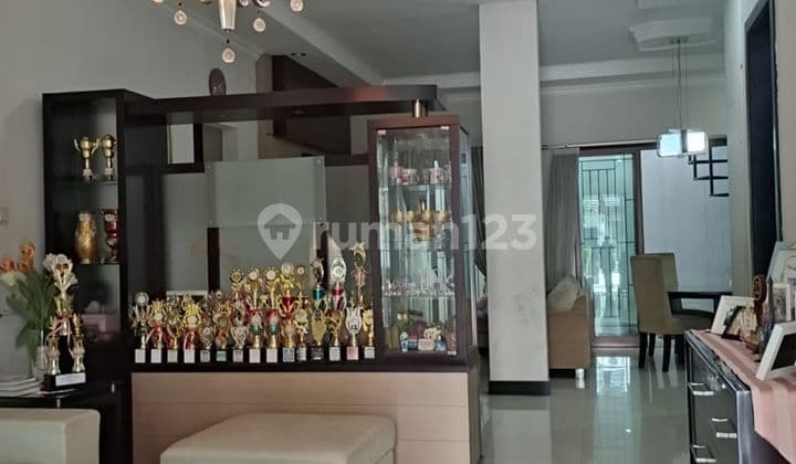 Rumah di Pulomas Residence 2 Lantai HGB Bagus Utara