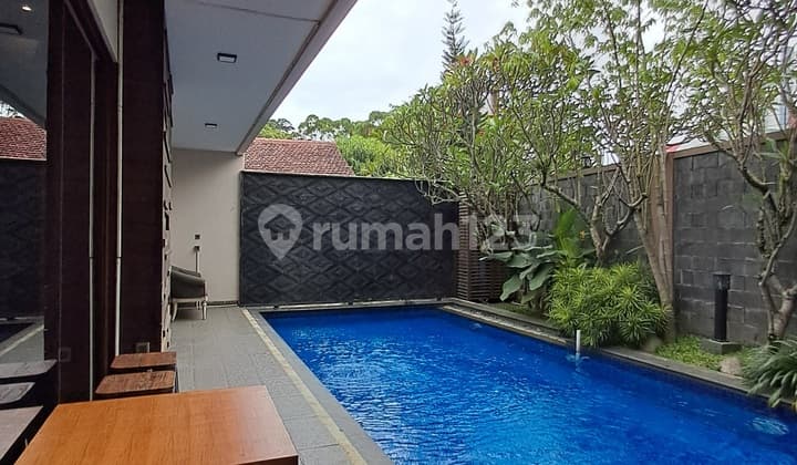 Rumah Mewah Hoek Kawasan Elit Buah Batu Bandung