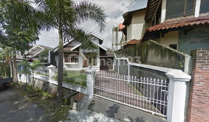 Rumah Cantik Modern Ada Halaman Depan Belakang di Gunung Batu
