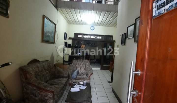Rumah 3 Laintai Cocok Untuk Keluarga Besar di Margaasih Permai
