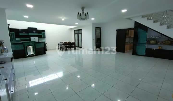 Rumah Cukup Mewah dan Siap Huni di Taman Sakura