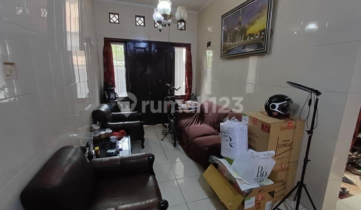 Rumah Akses Jalan 2 Mobil di Margahayu Raya