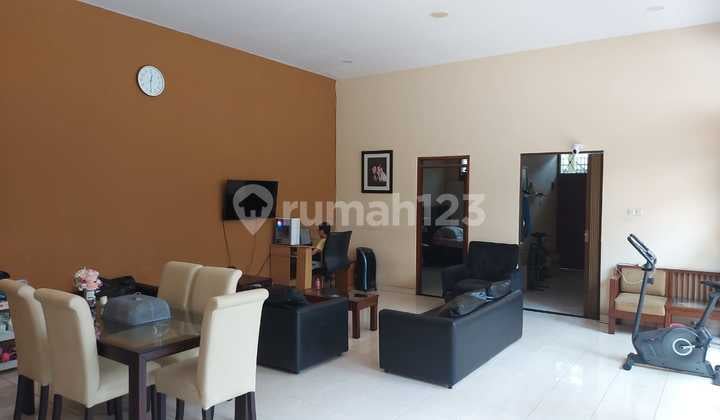 Rumah Bangunan Terawat Bonus AC 2 Unit di Kopo