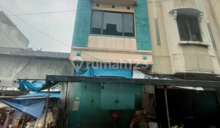 Ruko Kawasan Ramai Cocok Untuk Usaha di Pasar Baru