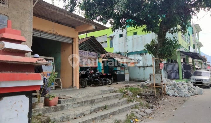 Rumah Kawasan Ramai Cocok Untuk Tempat Usaha di Nanjung Raya