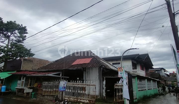 Rumah Posisi Hook Bangunan Terawat di Astana Anyar
