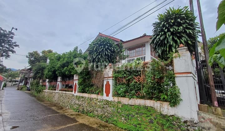 Rumah Dekat ke Jalan Utama di Cimenyan