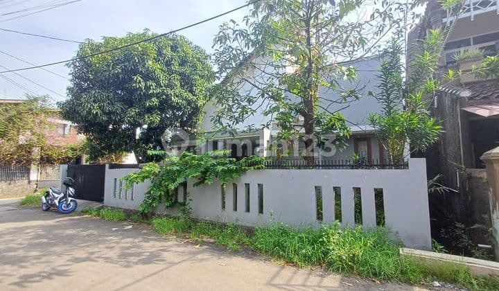 Rumah Hook Dekat Sekolah, Mall, dan Tol di Logam