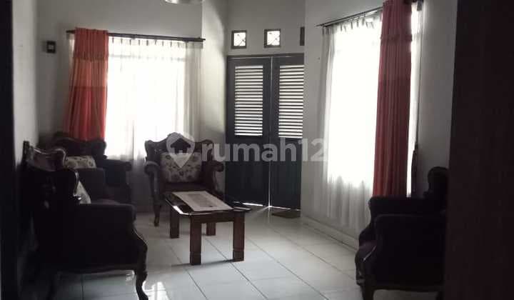 Rumah 2 Lantai Bangunan Terawat di Cijerah