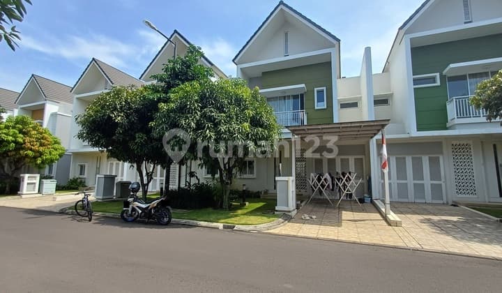 Harga Terbaik! Rumah Cantik di Lokasi Premium di Summarecon, Gedebage