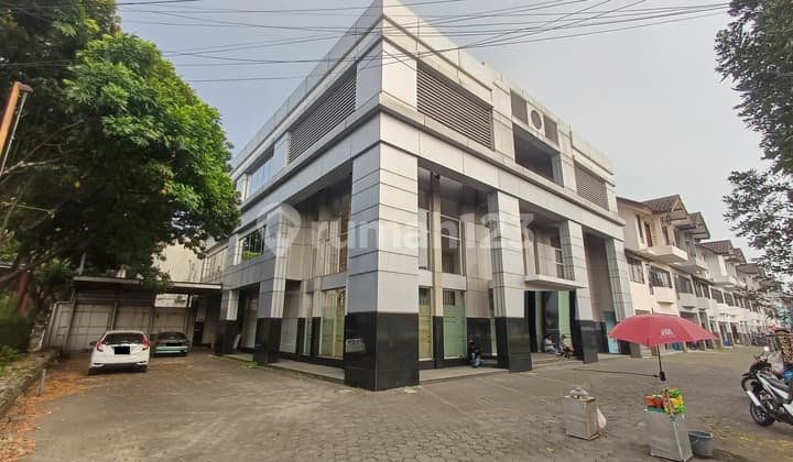 Gedung Cocok Untuk Kantor atau Sekolah di Batununggal