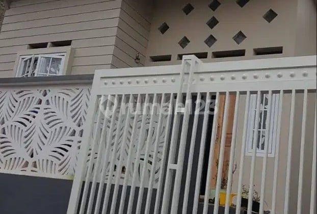 Rumah Hoek di Dalam Komplek Cisasawi Cihanjuang dengan Akses Jalan yang Mudah