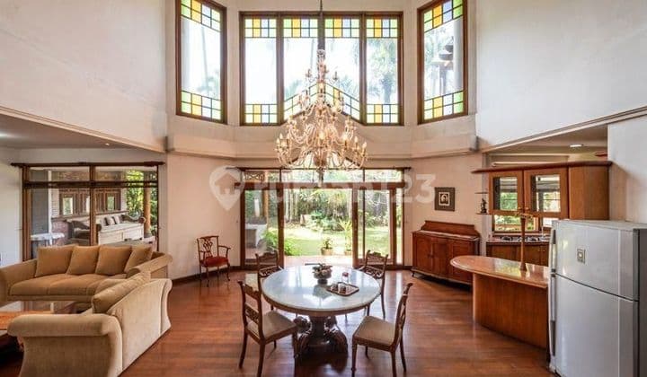 Rumah 2 Lantai Shm Di Ciumbuleuit Bandung