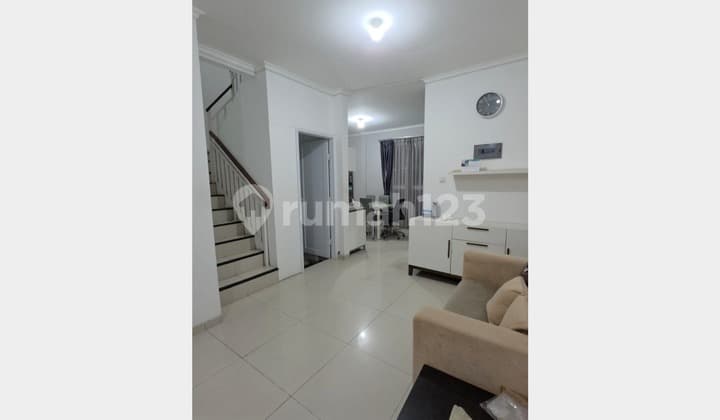 Sewa Rumah Metland Menteng Cakung - 2 Lantai Full Furnish, Depan Taman & Strategis! (029)